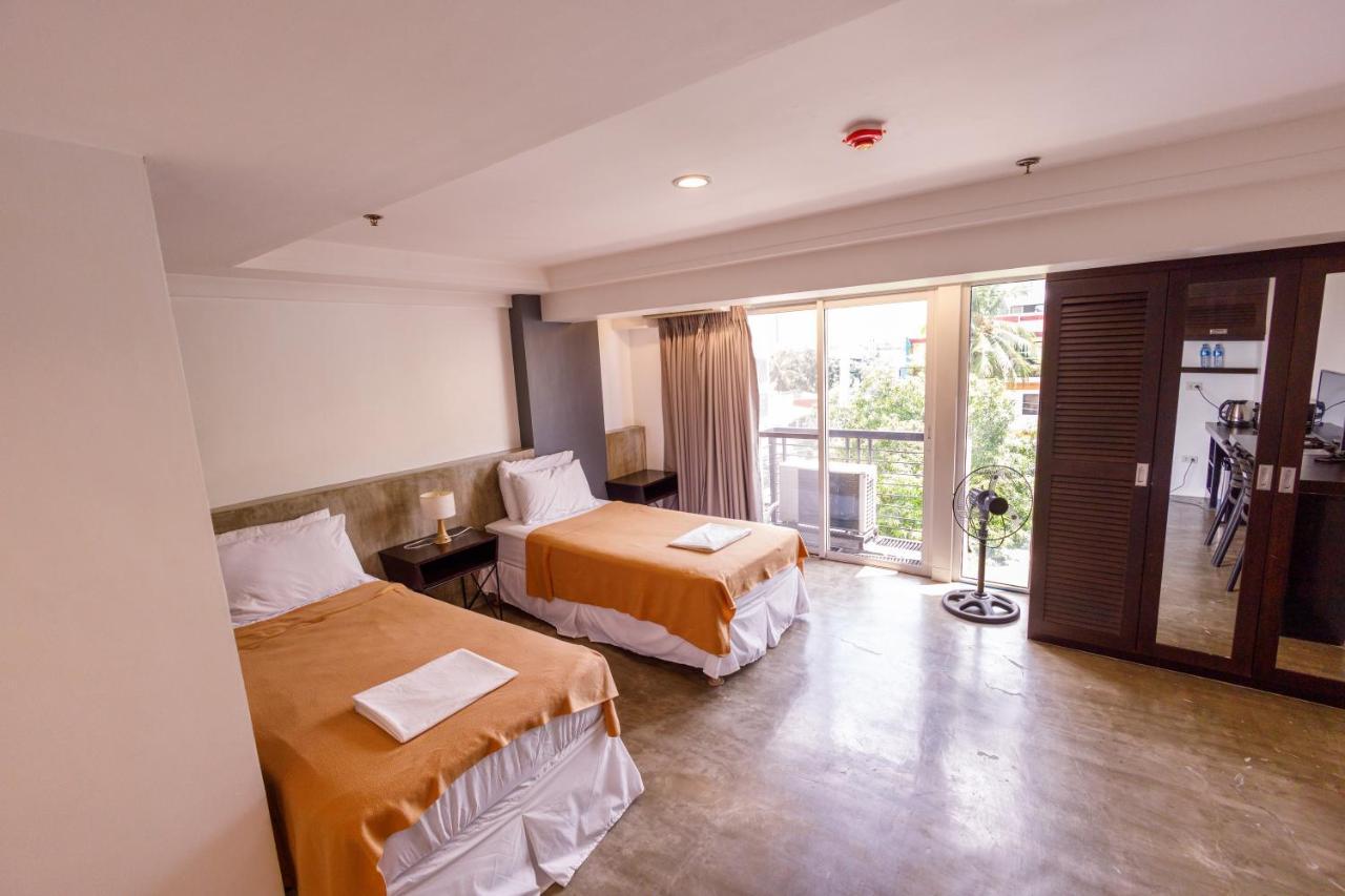 5880 Enriquez Residences Manila Esterno foto