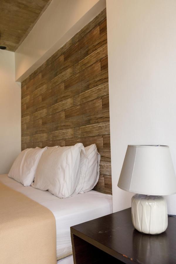 5880 Enriquez Residences Manila Esterno foto