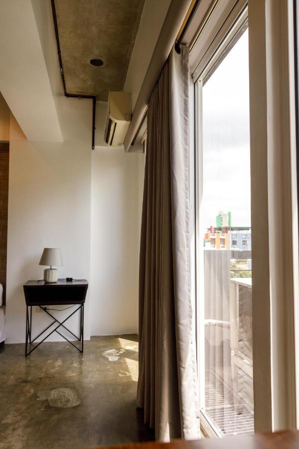 5880 Enriquez Residences Manila Esterno foto