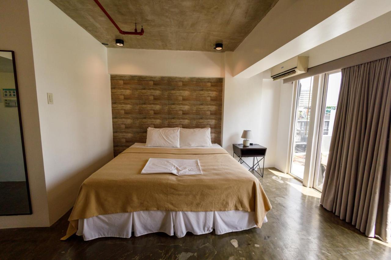 5880 Enriquez Residences Manila Esterno foto