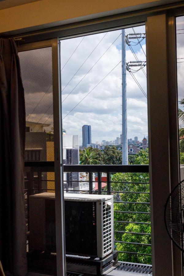 5880 Enriquez Residences Manila Esterno foto