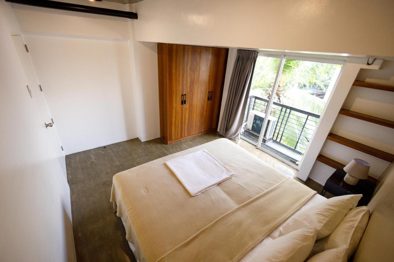 5880 Enriquez Residences Manila Esterno foto