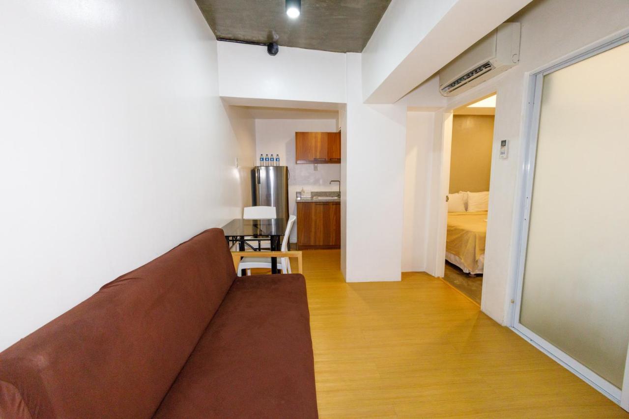5880 Enriquez Residences Manila Esterno foto