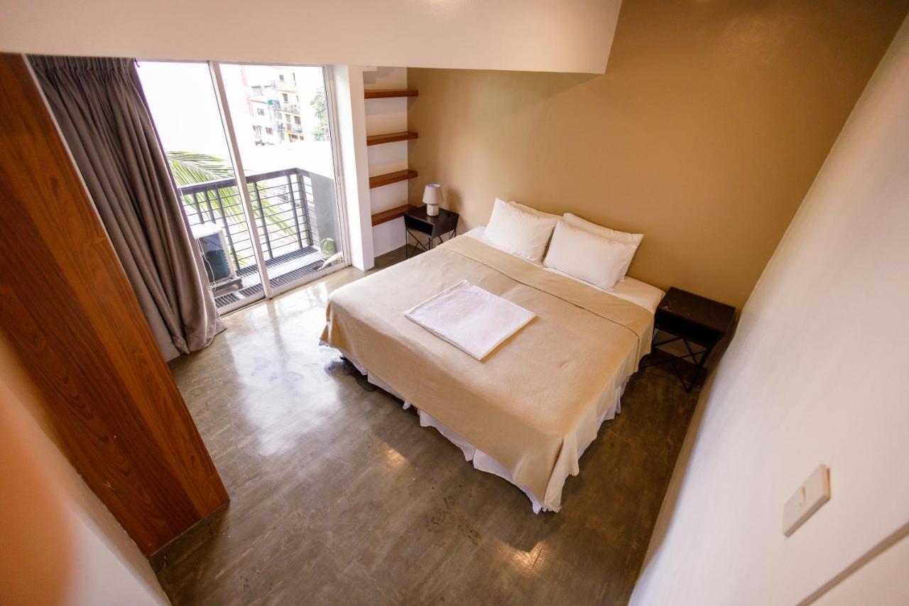 5880 Enriquez Residences Manila Esterno foto