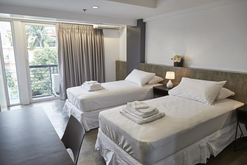 5880 Enriquez Residences Manila Esterno foto